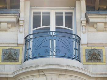 Вариант балкона на доме в модерна стиле