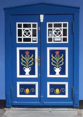 Вариант дома синего цвета в ардеко стиле