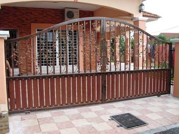 Пример дома с забором