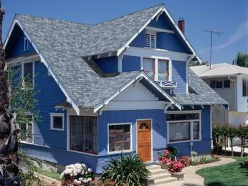 Пример дома синего цвета в викторианском стиле