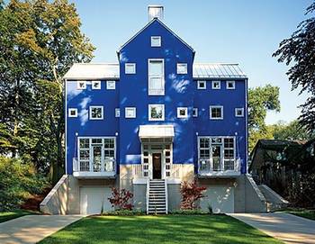 Дизайн фасада дома синего цвета в современном стиле