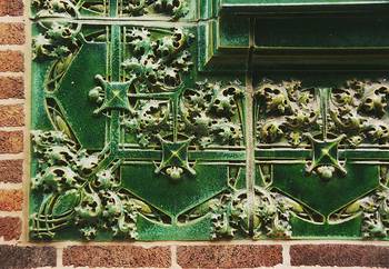 Дизайн фасада дома зеленого цвета в ампир стиле