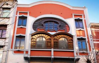Облицовка фасада оранжевого цвета в ардеко стиле