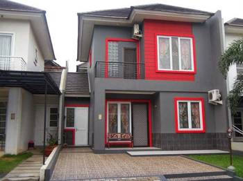 Дизайн фасада дома пестрого цвета в современном стиле
