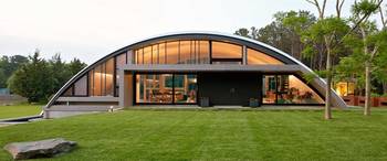 Дизайн фасада дома в современном стиле с радиусными элементам