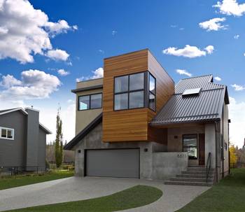 Отделка фасада бетонного дома серого цвета
