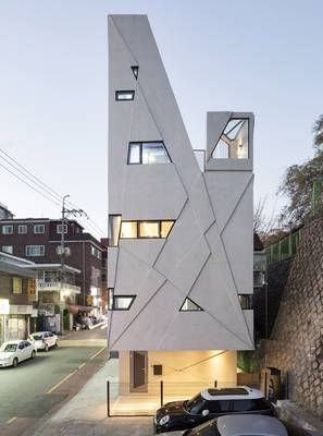 Дизайн бетонного дома серого цвета