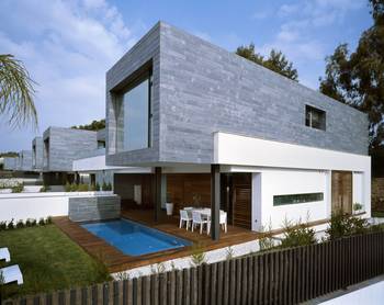 Серый дом в современном стиле
