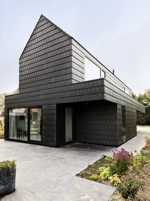 Фотография гладко-каменного частного дома серого цвета