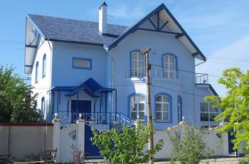 Голубой дом в авторского стиле