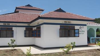 Дизайн дома белого цвета в восточном стиле
