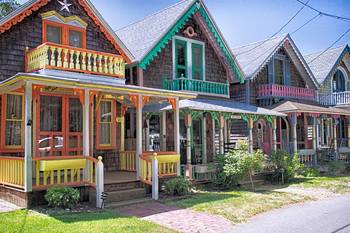 Фото красивого дома пестрого цвета в эклектичном стиле