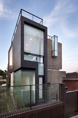 Фото красивого бетонного дома коричневого цвета