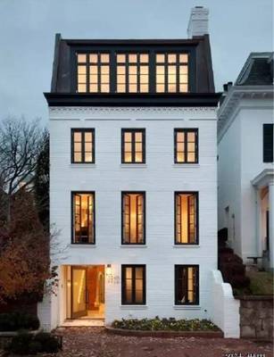 Дизайн дома белого цвета в эклектичном стиле