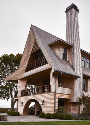 Дизайн дома в авторского стиле с красивым балконом