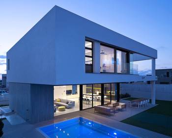 Дом с террасой в современном стиле.