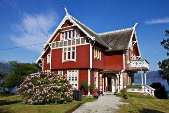 Красивый дом в деревенском стиле