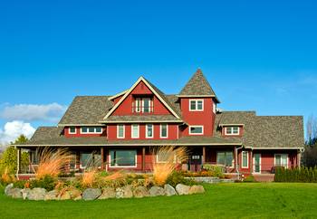 Фото красивого дома красного цвета в кантри стиле
