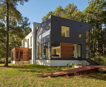 Фото красивого металлического дома пестрого цвета