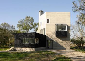 Отделка фасада дома черного цвета в современном стиле