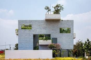 Фото фасада с растениями