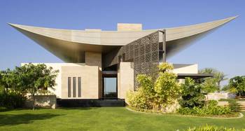 Фото красивого дома с радиусными элементам