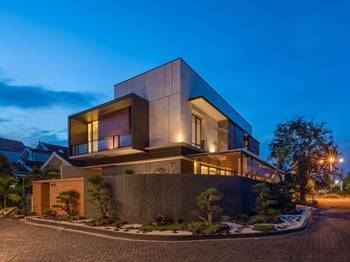 J House в Индонезии