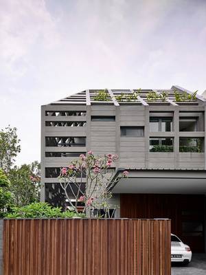 Дизайн фасада частного дома серого цвета в авторского стиле