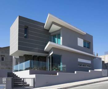 Дизайн фасада дома в современном стиле с террасой