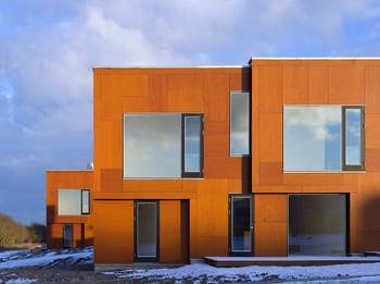 Пример фасада оранжевого цвета