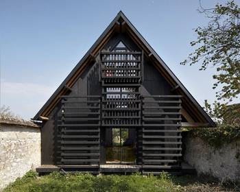 Дизайн фасада дома черного цвета в авторского стиле