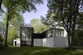 Дизайн дома черного цвета в авторского стиле