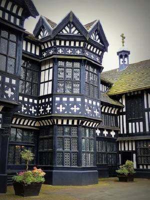 Красивый дом в нормандском стиле