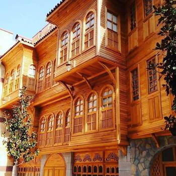 Фото фасада оранжевого цвета в восточном стиле