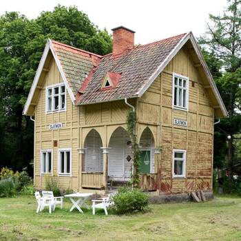 Красивый загородный дом