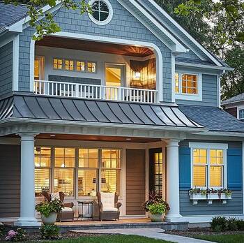 Дом голубого цвета в кантри стиле
