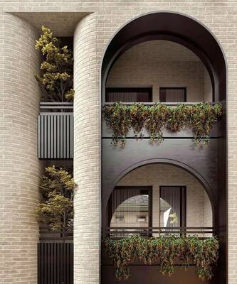 Оформление фасада с красивым балконом