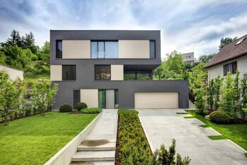 Красивый фасад серого цвета в современном стиле