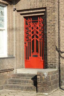 Индивидуальный дизайн фасада красного цвета в ардеко стиле