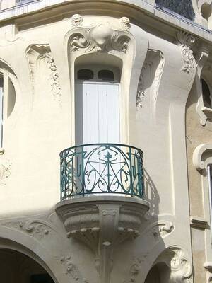 Фото фасада с красивым балконом