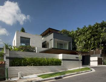 Фото фасада фиолетового цвета в шале стиле