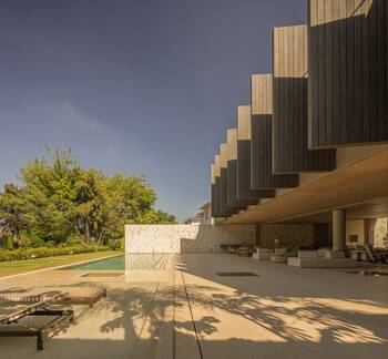 Облицовка фасада бирюзового цвета в современном стиле