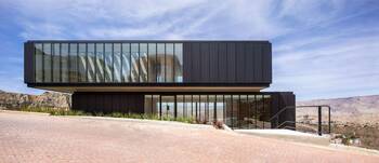 Восточный фасад коттеджа