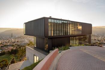 Красивый дом в восточном стиле