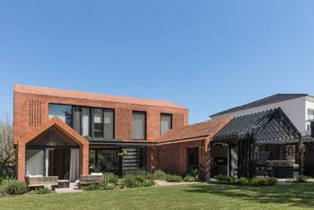 Красивый дом в восточном стиле