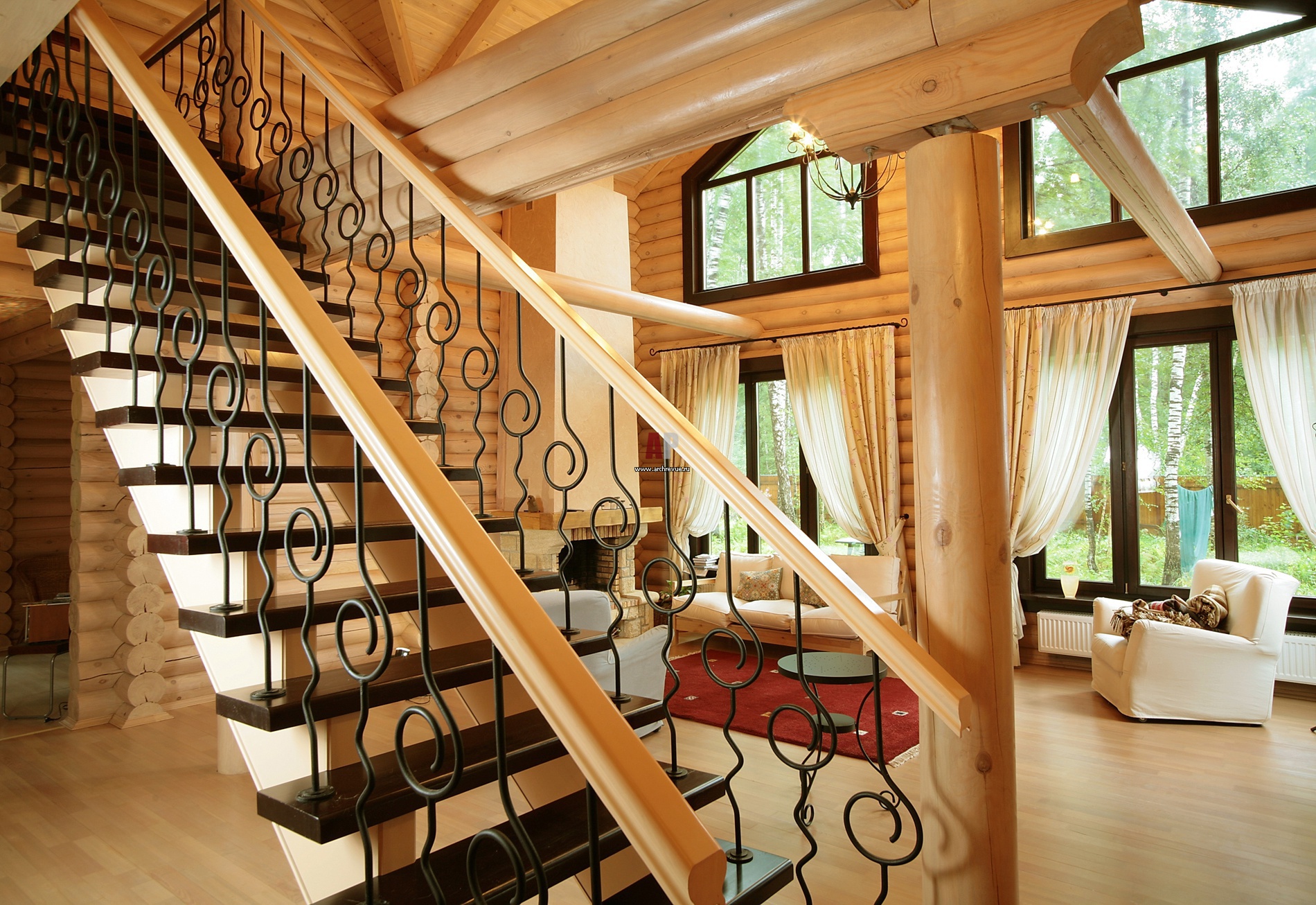 Деревянные лестницы на второй этаж в частном доме из бруса