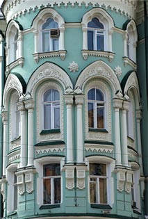 Фрагмент фасада дома на Ильинке