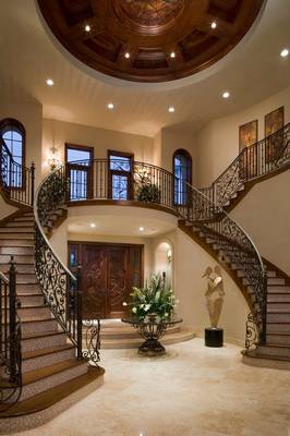 Дизайн интерьера лестницы в коттедже в стиле модерн.
