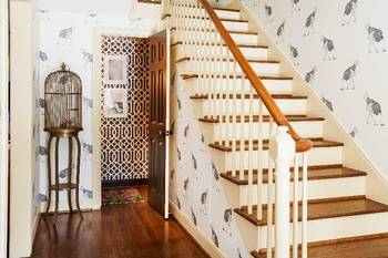 Вариант лестницы частного дома в стиле ардеко.