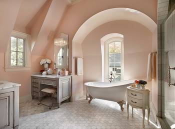 Дизайн интерьера ванной комнаты в колониальном стиле.